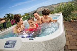 Freeflow-Sport-2020-Azure-Sand-Lifestyle-Family_Waterfall-pop