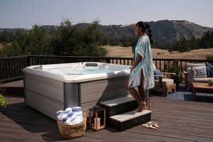 HotSpring_HotSpot_2020_Rhythm_Pearl_Almond_Lifestyle_WomanNearSpa_01 (1)